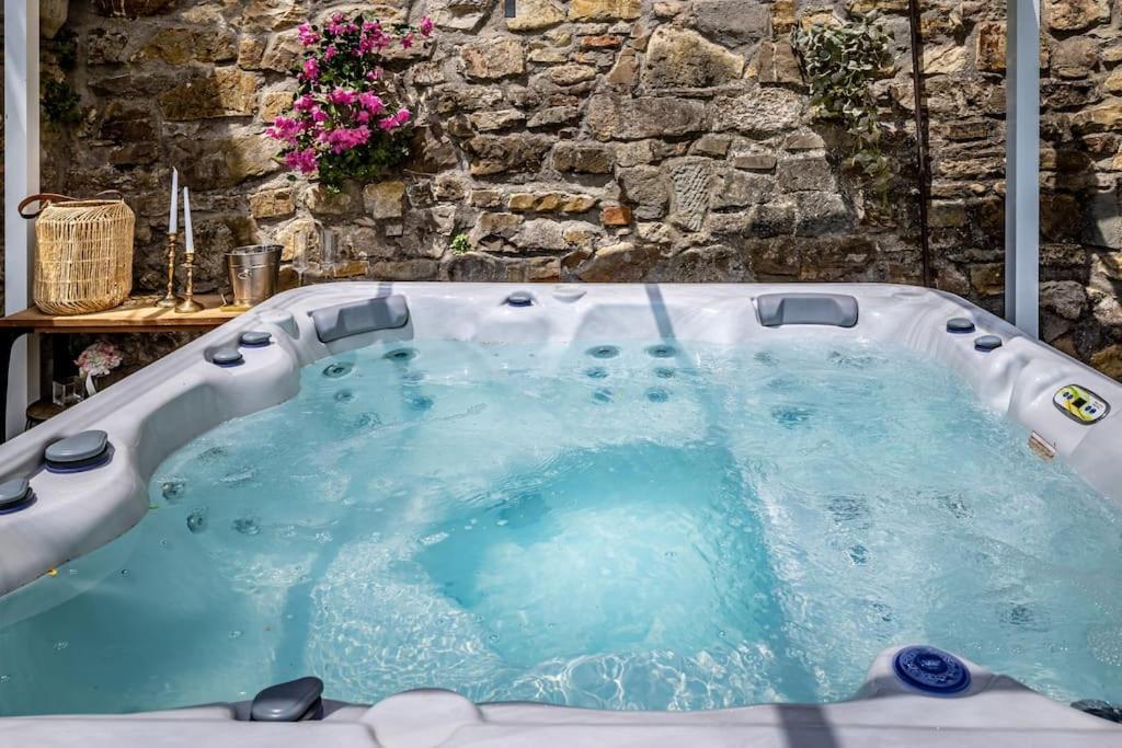 Luxury Limonaia With Jacuzzi Near Florence San Jacopo al Girone Ngoại thất bức ảnh